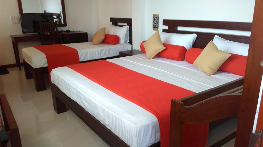 Vin Roma Inn Kandy Exteriör bild