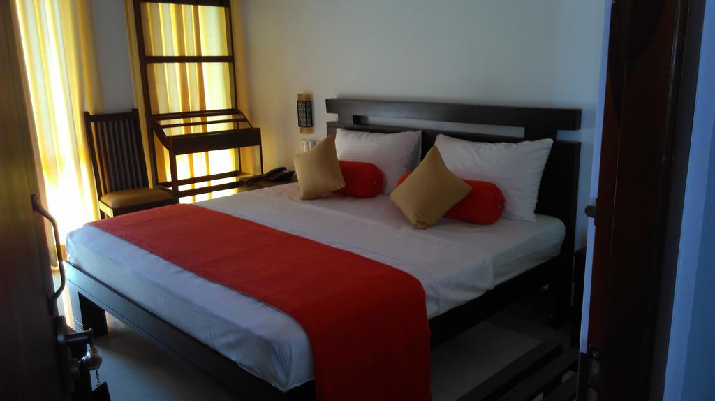 Vin Roma Inn Kandy Exteriör bild