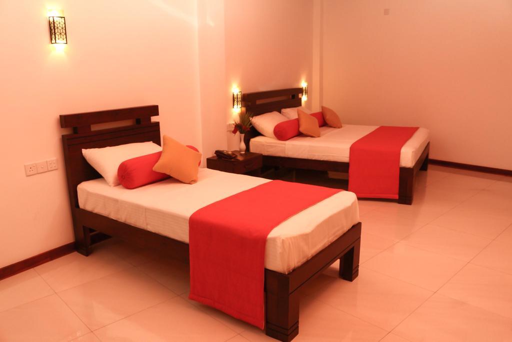 Vin Roma Inn Kandy Exteriör bild