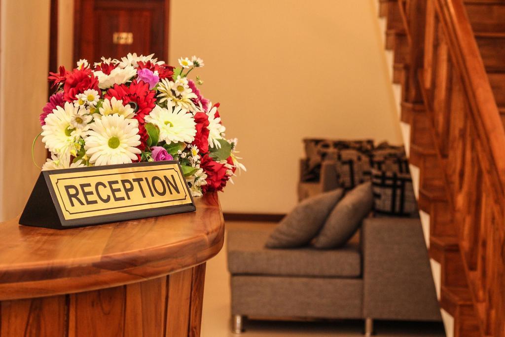 Vin Roma Inn Kandy Exteriör bild