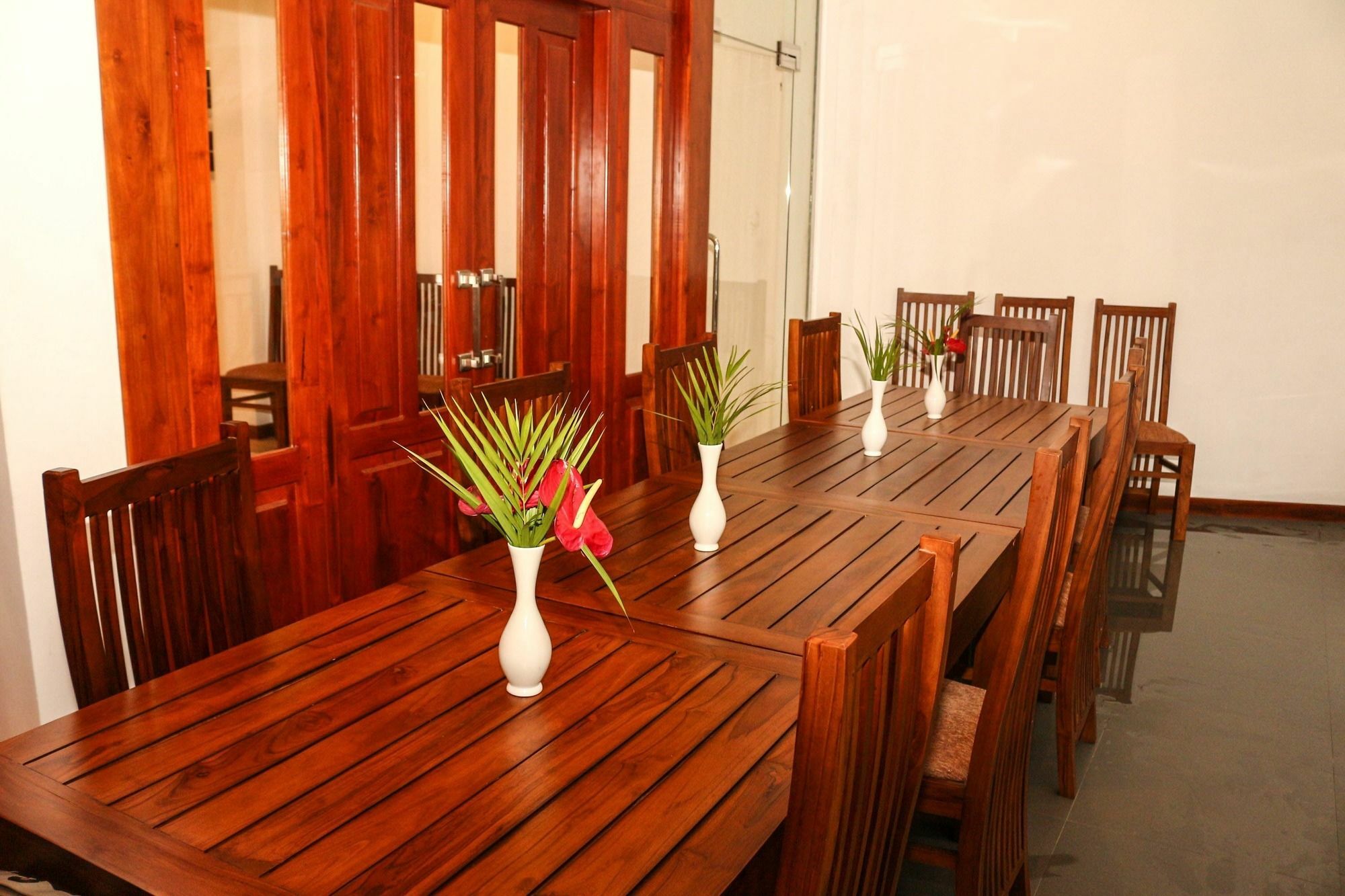 Vin Roma Inn Kandy Exteriör bild