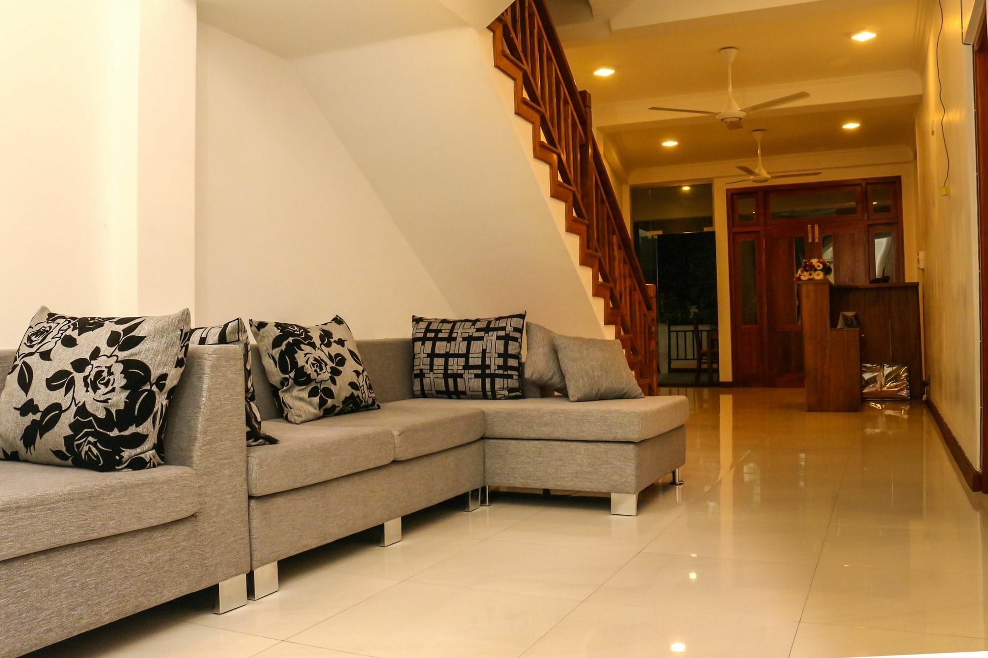 Vin Roma Inn Kandy Exteriör bild
